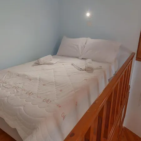 Old Town Wooden-garden House *