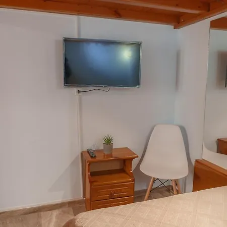 Old Town Wooden-garden House דירה