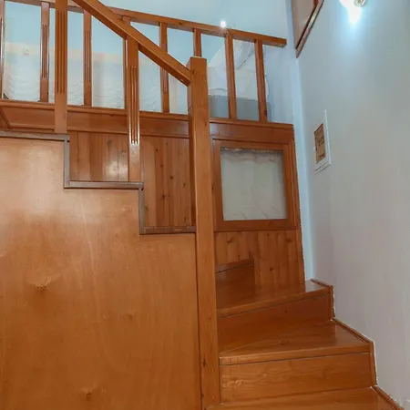 Old Town Wooden-garden House 아파트 *