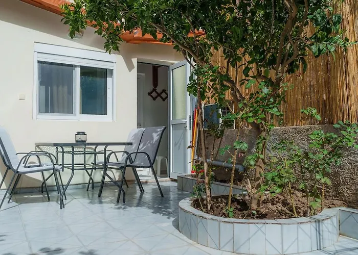 Old Town Wooden-garden House Апартаменты