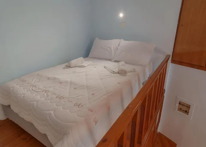 Old Town Wooden-garden House *