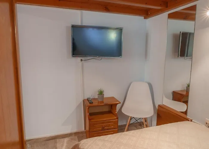 Old Town Wooden-garden House Apartment